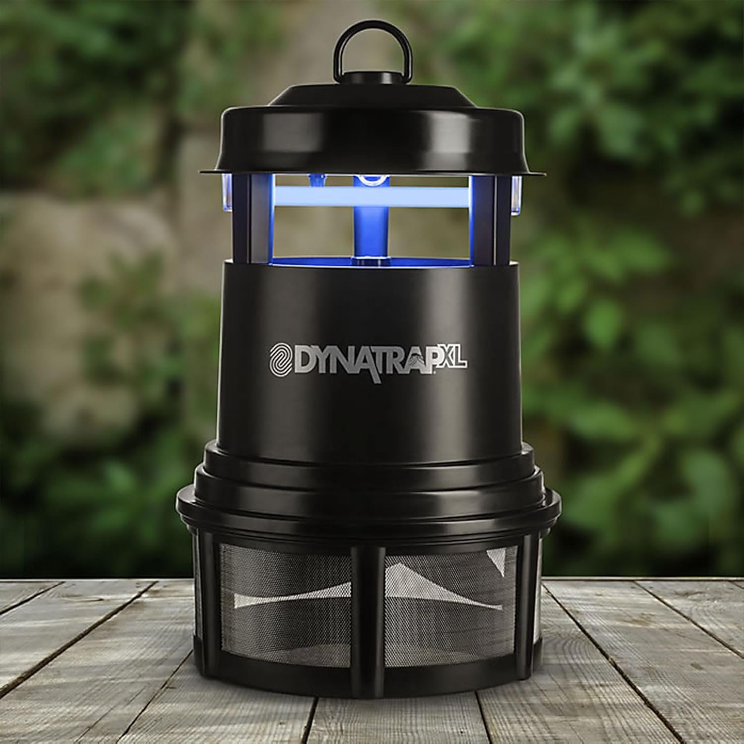 DynaTrap DT2000XLPSR close-up of UV bulb and retainer cage