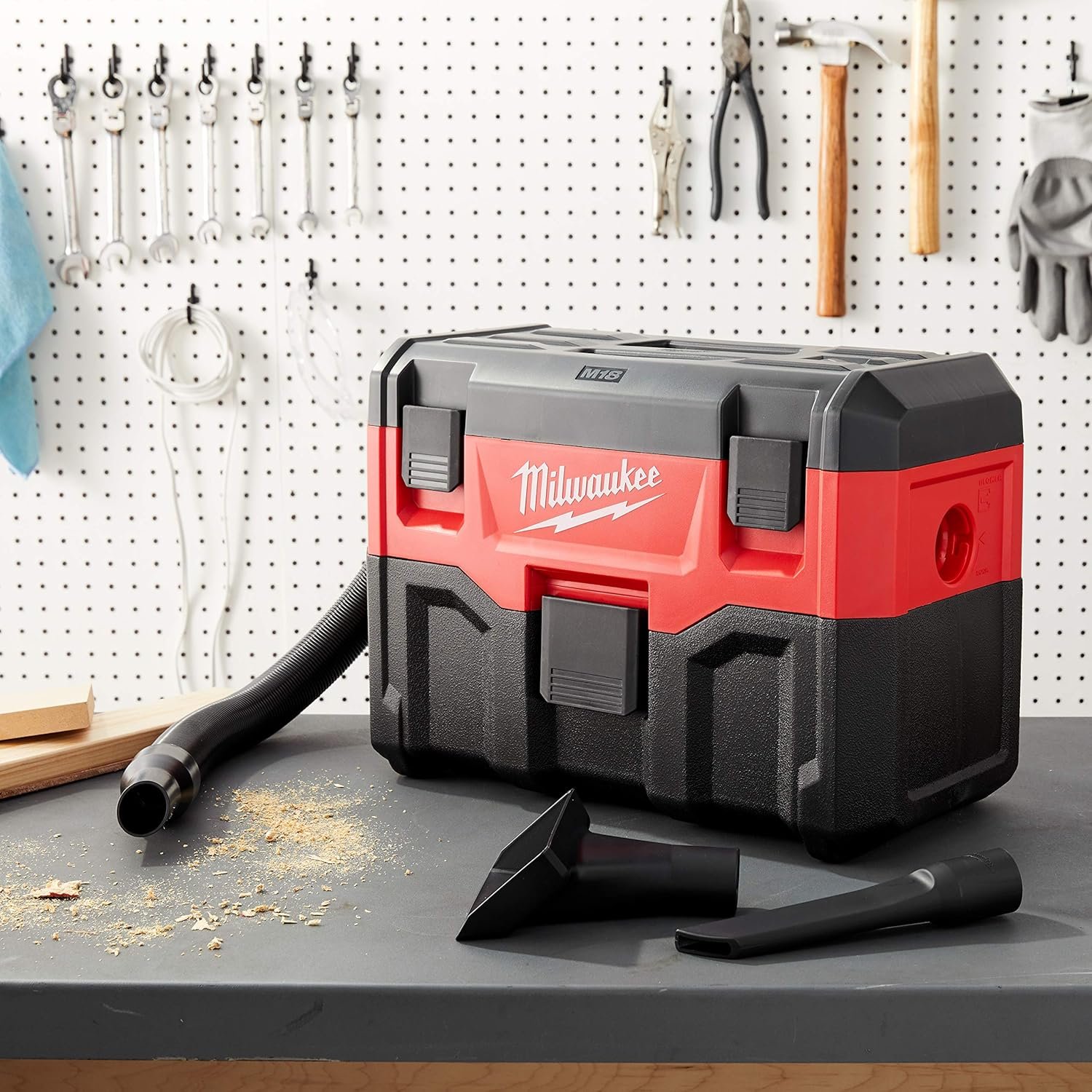 Milwaukee 0880-20 M18 shop vac with M18 battery attached