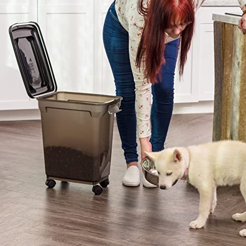 IRIS airtight pet food container size and capacity product image IRIS airtight pet food container size and capacity product image