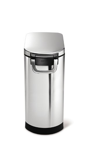 simplehuman Pet Food Can lock-tight handle detail simplehuman pet food can review — close-up detail of lock-tight handle and seal